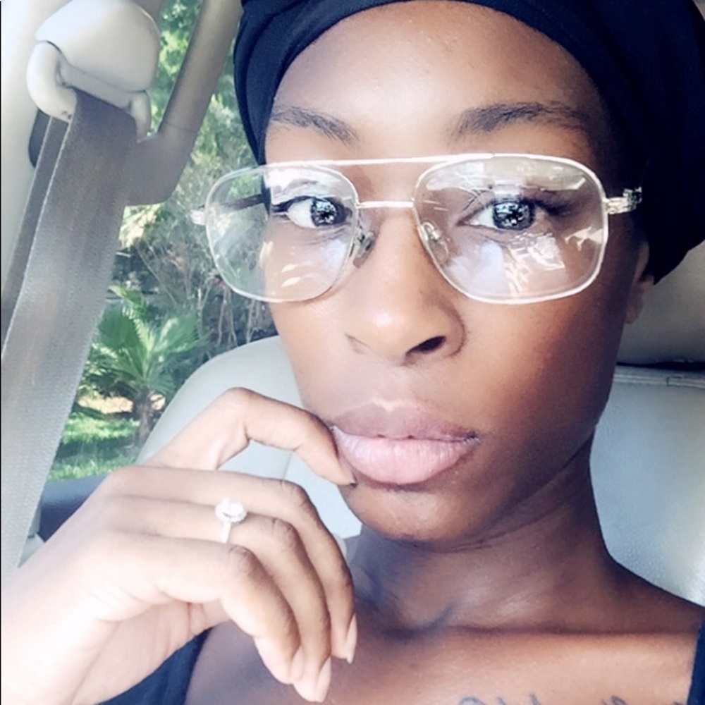 Meet your Posher, Roeshia